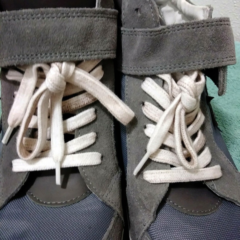 Steve Madden Cute Gray High Tops - Picture 6 of 8